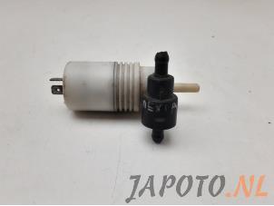 Used Windscreen washer pump Daewoo Nexia 1.5 GLX,GTX 16V Price € 9,95 Margin scheme offered by Japoto Parts B.V.