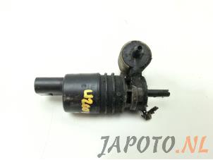 Used Windscreen washer pump Chevrolet Aveo 1.3 D 16V Price € 14,95 Margin scheme offered by Japoto Parts B.V.