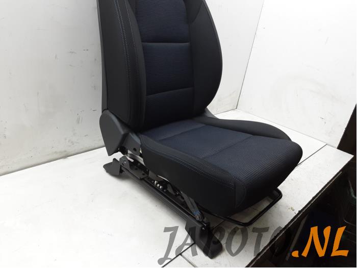 Seat, left from a Hyundai Tucson (TL) 2.0 CRDi 16V 2WD 2018