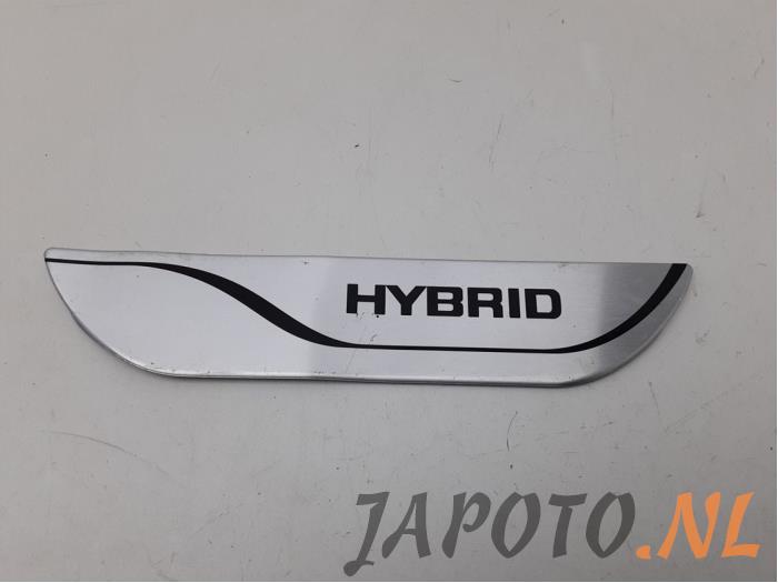 Begagnade Dekorstripe Toyota RAV4 (A5) 2.5 Hybrid 16V Pris € 26,20 Marginaltabell erbjuds av Japoto Parts B.V.