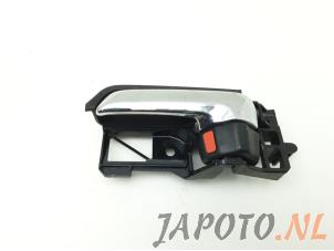 Używane Uchwyt drzwi lewych tylnych wersja 4-drzwiowa Suzuki Ignis (MF) 1.2 Dual Jet 16V Cena € 14,95 Procedura marży oferowane przez Japoto Parts B.V.