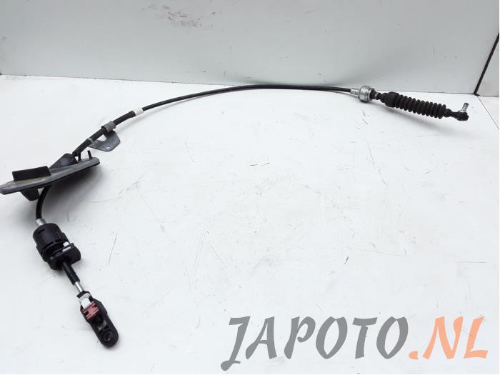Gearbox shift cable from a Toyota Yaris III (P13) 1.33 16V Dual VVT-I 2012