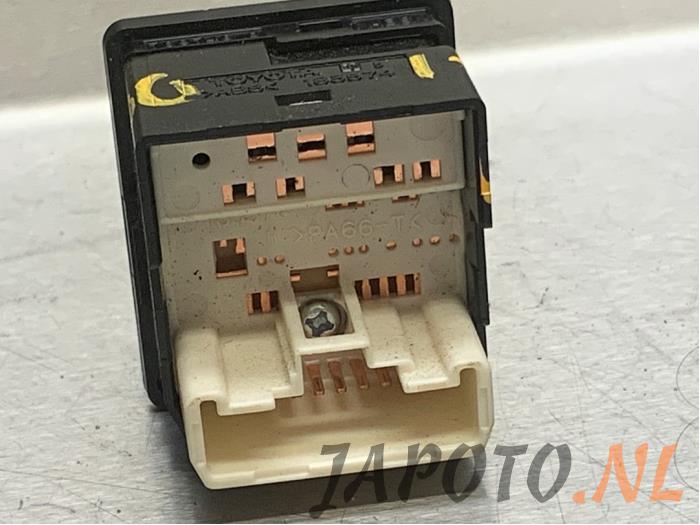Mirror switch from a Toyota Yaris III (P13) 1.33 16V Dual VVT-I 2012