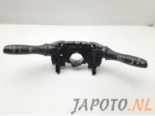 Używane Przelacznik Combi kolumny kierownicy Nissan Qashqai (J11) 1.2 DIG-T 16V Cena € 64,95 Procedura marży oferowane przez Japoto Parts B.V.