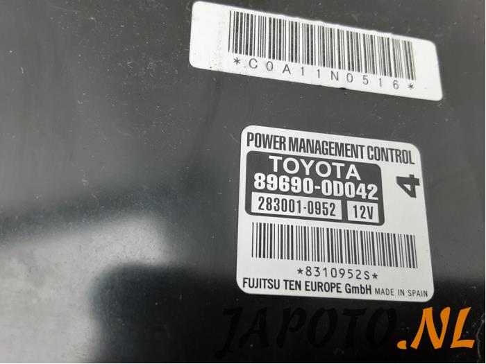 Ignition lock + key from a Toyota Yaris III (P13) 1.33 16V Dual VVT-I 2012