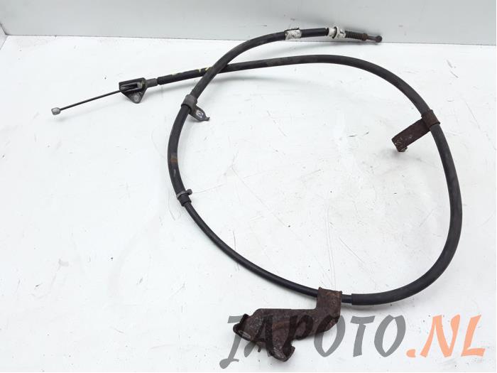 Cable de freno de mano de un Toyota Yaris III (P13) 1.33 16V Dual VVT-I 2012