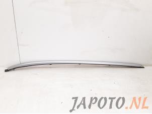 Usados Raíl de techo izquierda Suzuki Vitara (LY/MY) 1.6 16V VVT AllGrip Precio € 72,54 IVA incluido ofrecido por Japoto Parts B.V.