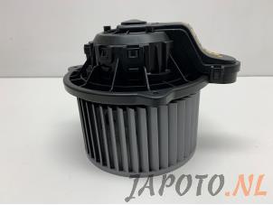Usados Motor de ventilador de calefactor Kia Venga 1.4 CVVT 16V Precio € 29,95 Norma de margen ofrecido por Japoto Parts B.V.
