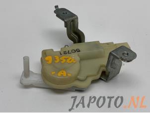 Used Central locking motor Toyota Yaris II (P9) 1.0 12V VVT-i Price € 34,00 Margin scheme offered by Japoto Parts B.V.