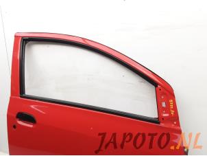 Używane Drzwi prawe przednie wersja 4-drzwiowa Daihatsu Cuore (L251/271/276) 1.0 12V DVVT Cena € 99,95 Procedura marży oferowane przez Japoto Parts B.V.