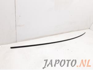 Używane Listwa dachowa lewa Kia Venga 1.4 CVVT 16V Cena € 19,95 Procedura marży oferowane przez Japoto Parts B.V.