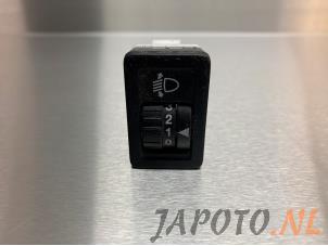 Używane Przelacznik reflektora LHV Suzuki Grand Vitara II (JT) 2.0 16V Cena € 14,95 Procedura marży oferowane przez Japoto Parts B.V.