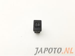 Used AIH headlight switch Daihatsu Cuore (L251/271/276) 1.0 12V DVVT Price € 4,95 Margin scheme offered by Japoto Parts B.V.