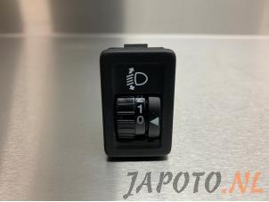 Używane Przelacznik reflektora LHV Suzuki Vitara (LY/MY) 1.6 16V VVT AllGrip Cena € 19,94 Z VAT oferowane przez Japoto Parts B.V.