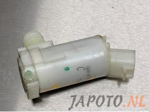 Used Rear screen washer pump Suzuki Vitara (LY/MY) 1.6 16V VVT AllGrip Price € 24,19 Inclusive VAT offered by Japoto Parts B.V.
