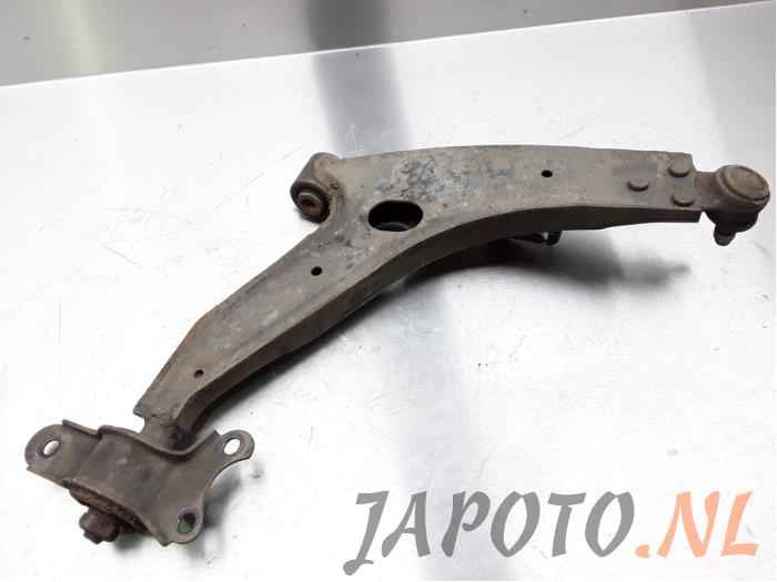 Front lower wishbone, left from a Daewoo Epica 2.5 24V 2008