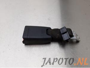 Używane Wtyk pasa bezpieczenstwa lewy tyl Toyota Aygo (B40) 1.0 12V VVT-i Cena € 14,95 Procedura marży oferowane przez Japoto Parts B.V.