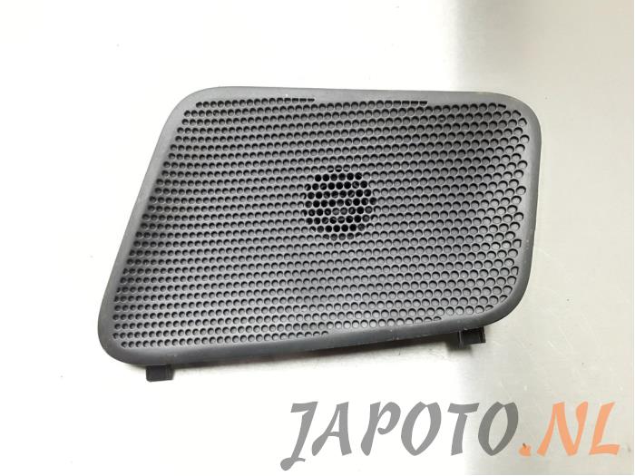 Speaker from a Toyota Aygo (B40) 1.0 12V VVT-i 2016