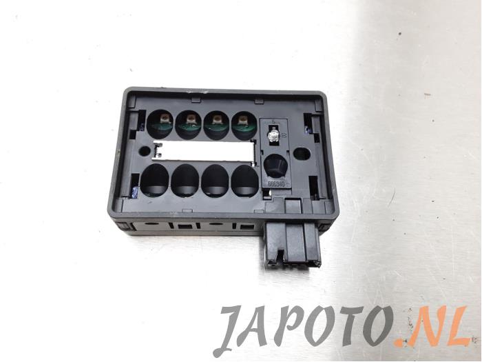 Begagnade Regnsensor Mazda 6 (GH12/GHA2) 2.0i 16V S-VT Pris € 20,95 Marginaltabell erbjuds av Japoto Parts B.V.