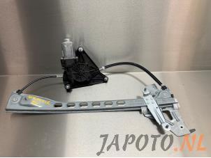 Używane Mechanizm szyby prawej przedniej wersja 4-drzwiowa Toyota Aygo (B40) 1.0 12V VVT-i Cena € 49,95 Procedura marży oferowane przez Japoto Parts B.V.