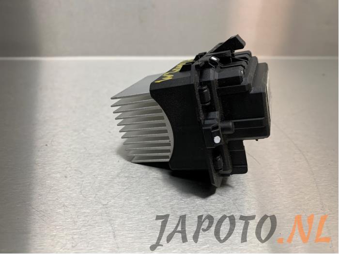 Heater resistor from a Toyota Aygo (B40) 1.0 12V VVT-i 2015