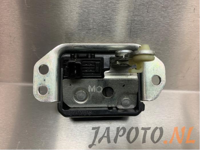 Tailgate lock mechanism from a Daewoo Spark 1.0 16V Bifuel 2010