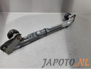 Usagé Mécanique essuie-glace Nissan Qashqai (J11) 1.2 DIG-T 16V Prix € 59,95 Règlement à la marge proposé par Japoto Parts B.V.