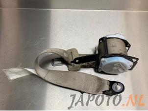 Used Rear seatbelt, right Toyota Avensis Wagon (T25/B1E) 2.2 D-4D 16V Price € 34,95 Margin scheme offered by Japoto Parts B.V.
