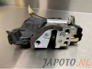 Usagé Serrure avant droite Toyota Prius Plus (ZVW4) 1.8 16V Prix € 39,95 Règlement à la marge proposé par Japoto Parts B.V.