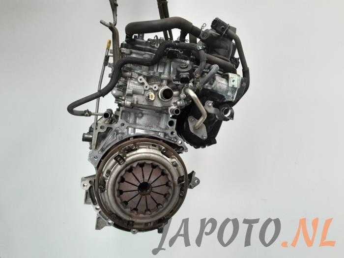 Motor from a Toyota Yaris III (P13) 1.33 16V Dual VVT-I 2011