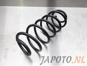 Używane Sprezyna srubowa tyl Toyota Aygo (B40) 1.0 12V VVT-i Cena € 19,95 Procedura marży oferowane przez Japoto Parts B.V.