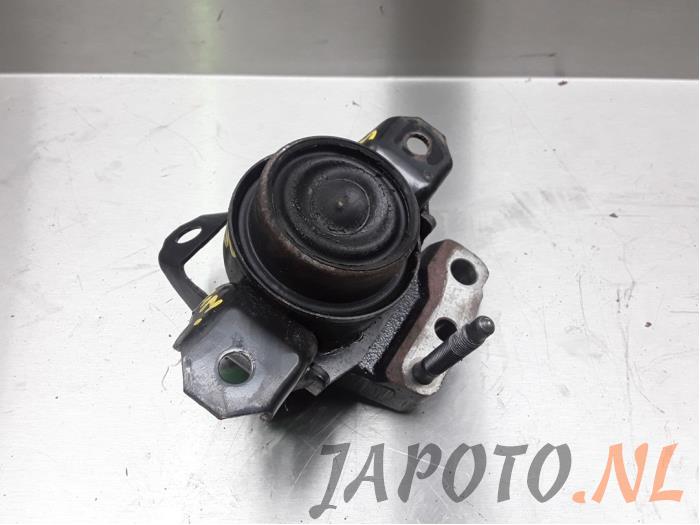 Engine mount from a Toyota Aygo (B40) 1.0 12V VVT-i 2015