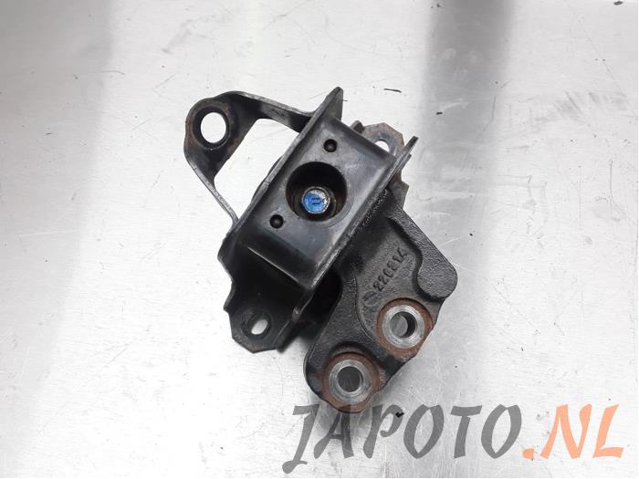 Engine mount from a Toyota Aygo (B40) 1.0 12V VVT-i 2015