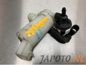 Używane Pompa spryskiwacza przód Honda Jazz (GE6/GE8/GG/GP) 1.3 VTEC 16V Hybrid Cena € 19,99 Procedura marży oferowane przez Japoto Parts B.V.