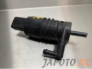 Usagé Pompe lave-glace arrière Suzuki Swift (ZA/ZC/ZD) 1.2 16_ Prix € 19,99 Règlement à la marge proposé par Japoto Parts B.V.