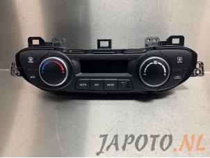 Usagé Panneau de commandes chauffage Hyundai i10 (B5) 1.0 12V Prix € 59,95 Règlement à la marge proposé par Japoto Parts B.V.