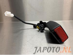 Usagé Insertion ceinture de sécurité arrière gauche Hyundai i10 (B5) 1.0 12V Prix € 14,95 Règlement à la marge proposé par Japoto Parts B.V.