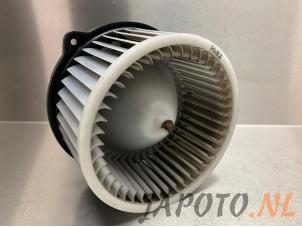 Usados Motor de ventilador de calefactor Kia Cee'd Sportswagon (JDC5) 1.6 GDI 16V Precio € 34,95 Norma de margen ofrecido por Japoto Parts B.V.