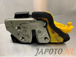 Usagé Serrure portière mécanique 4portes avant gauche Kia Cee'd Sportswagon (JDC5) 1.6 GDI 16V Prix € 49,95 Règlement à la marge proposé par Japoto Parts B.V.