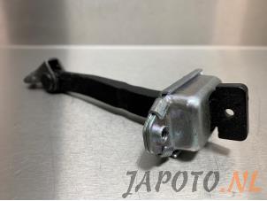 Używane Ogranicznik drzwi prawych tylnych wersja 4-drzwiowa Kia Picanto (TA) 1.0 12V Cena € 14,95 Procedura marży oferowane przez Japoto Parts B.V.