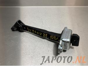 Używane Ogranicznik drzwi prawych przednich wersja 4-drzwiowa Kia Picanto (TA) 1.0 12V Cena € 14,95 Procedura marży oferowane przez Japoto Parts B.V.