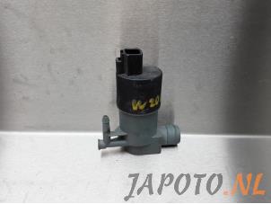 Używane Pompa spryskiwacza przód Toyota Yaris III (P13) 1.33 16V Dual VVT-I Cena € 14,95 Procedura marży oferowane przez Japoto Parts B.V.