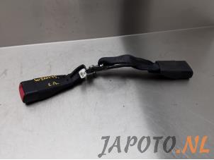Usagé Insertion ceinture de sécurité arrière gauche Toyota Yaris III (P13) 1.33 16V Dual VVT-I Prix € 14,95 Règlement à la marge proposé par Japoto Parts B.V.