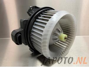 Usados Motor de ventilador de calefactor Toyota Verso 1.8 16V VVT-i Precio € 48,34 IVA incluido ofrecido por Japoto Parts B.V.