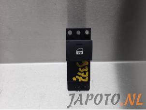 Used Central locking switch Kia Venga 1.6 CVVT 16V Price € 14,95 Margin scheme offered by Japoto Parts B.V.
