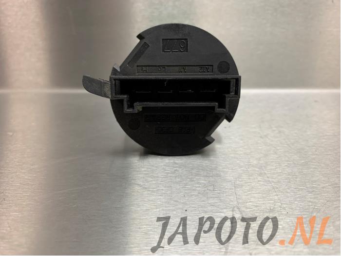 Heater resistor from a Mitsubishi Colt (Z2/Z3) 1.3 16V 2011