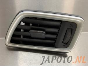 Usados Rejilla de aire de salpicadero Nissan Qashqai (J11) 1.5 dCi DPF Precio € 14,95 Norma de margen ofrecido por Japoto Parts B.V.