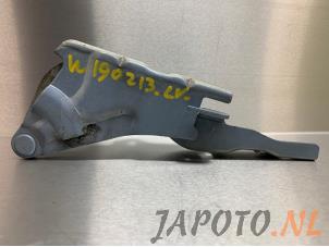 Używane Zawias pokrywy silnika Hyundai Santa Fe II (CM) 2.2 CRDi 16V 4x4 Cena € 14,95 Procedura marży oferowane przez Japoto Parts B.V.