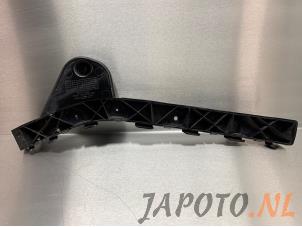 Używane Wspornik zderzaka lewy tyl Kia Cee'd Sporty Wagon (EDF) 1.6 CVVT 16V Cena € 9,95 Procedura marży oferowane przez Japoto Parts B.V.