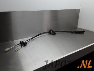 Usados Cable de cambio de caja de cambios Kia Cee'd Sporty Wagon (EDF) 1.6 CVVT 16V Precio € 34,95 Norma de margen ofrecido por Japoto Parts B.V.